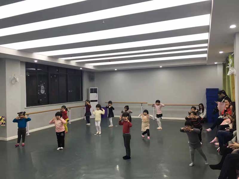 舞蹈房装修时，舞蹈地胶该如何选择？