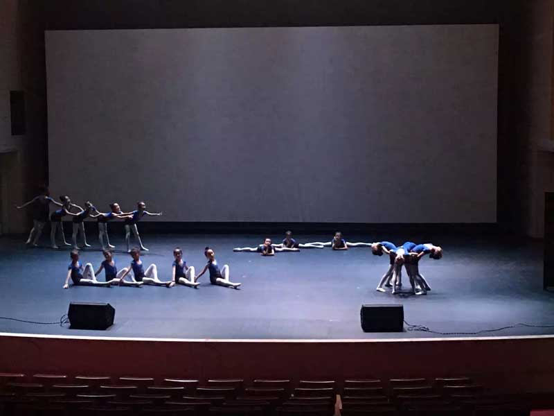 北京第一实验小学舞台演出 北京第一实验小学舞台小猪视频官网下载